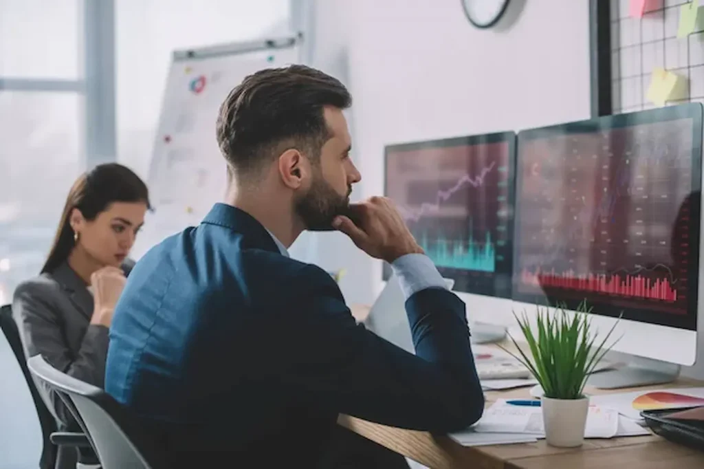 Desarrollo de software vs soluciones estándar: ¿Qué conviene más a tu empresa? SOFTWARE A MEDIDA PARA PEQUEÑAS Y MEDIANAS EMPRESAS
